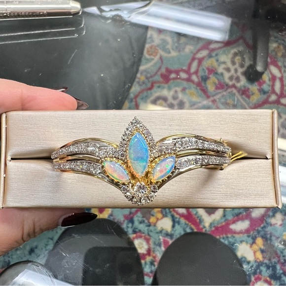 18k Yellow Gold Opal & Diamond Bangle Bracelet - Picture 7 of 8